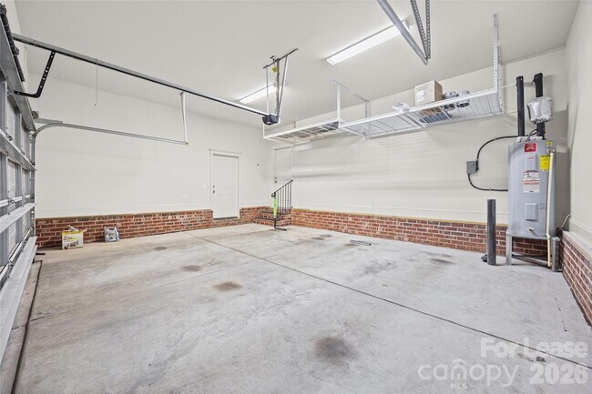 Building Photo - 706 Kingsley Way