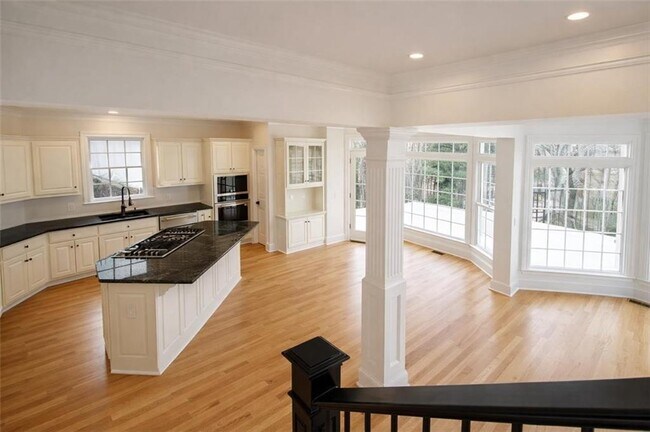 Building Photo - 1430 Hillcrest Heights