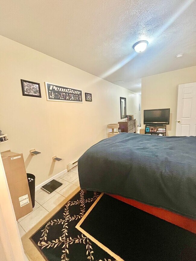 Building Photo - 626-628 Valentine St