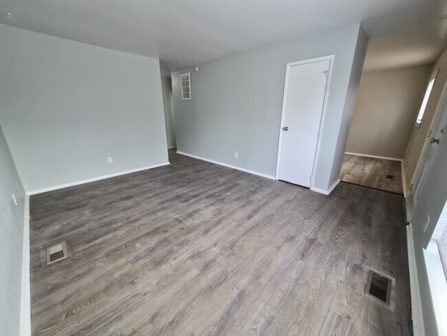 Building Photo - 3525 Luewan Ct