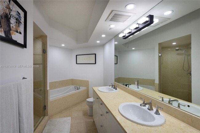 Building Photo - 19900 E Country Club Dr