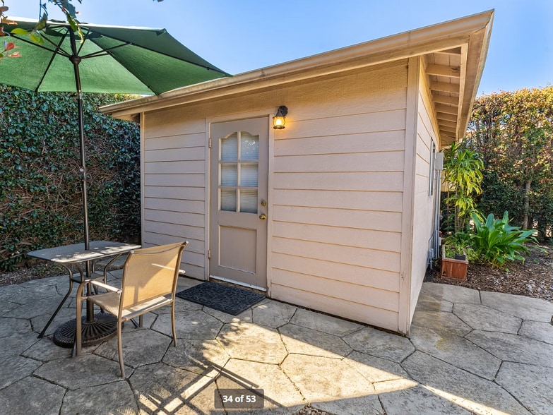 Building Photo - 4593 Hollister Ave