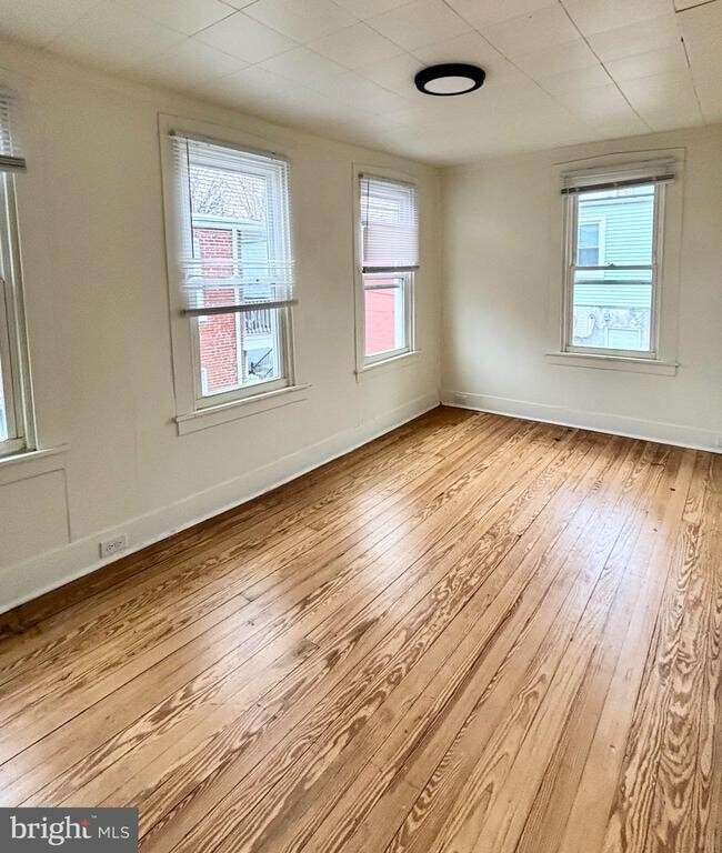 Building Photo - 28 Caroline St