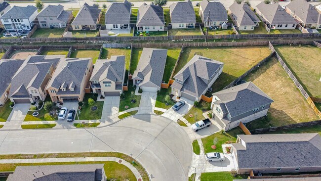 Building Photo - 7431 Sail Hl Dr