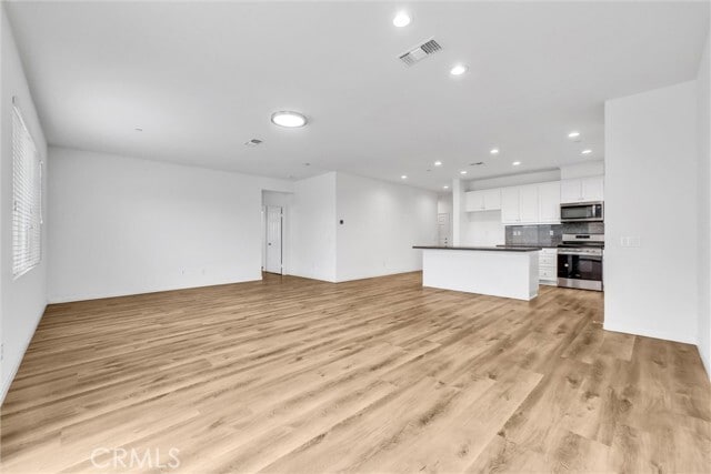 Building Photo - 3359 S Myrtle Dr