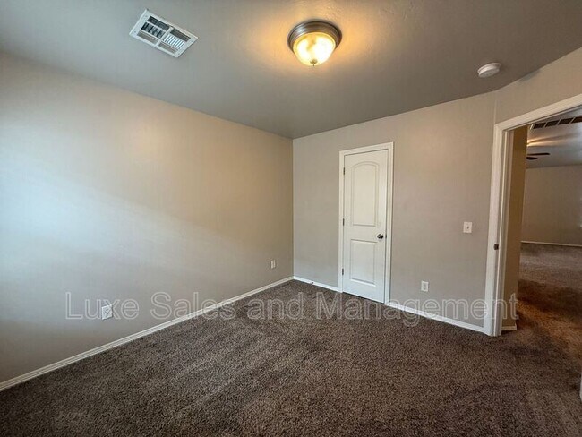 Building Photo - 2408 Alta Vista Ln