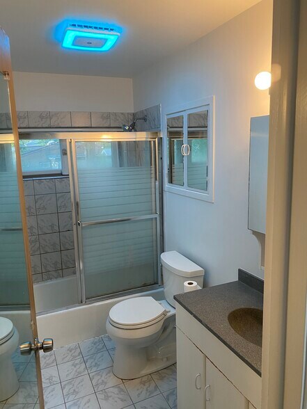 Building Photo - 330 Forestway Dr