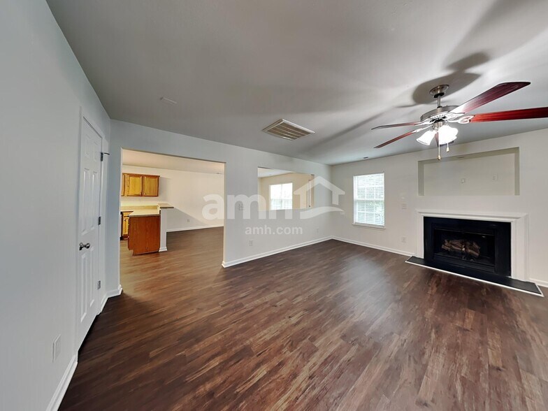 Building Photo - 5001 Autumn Oak Dr