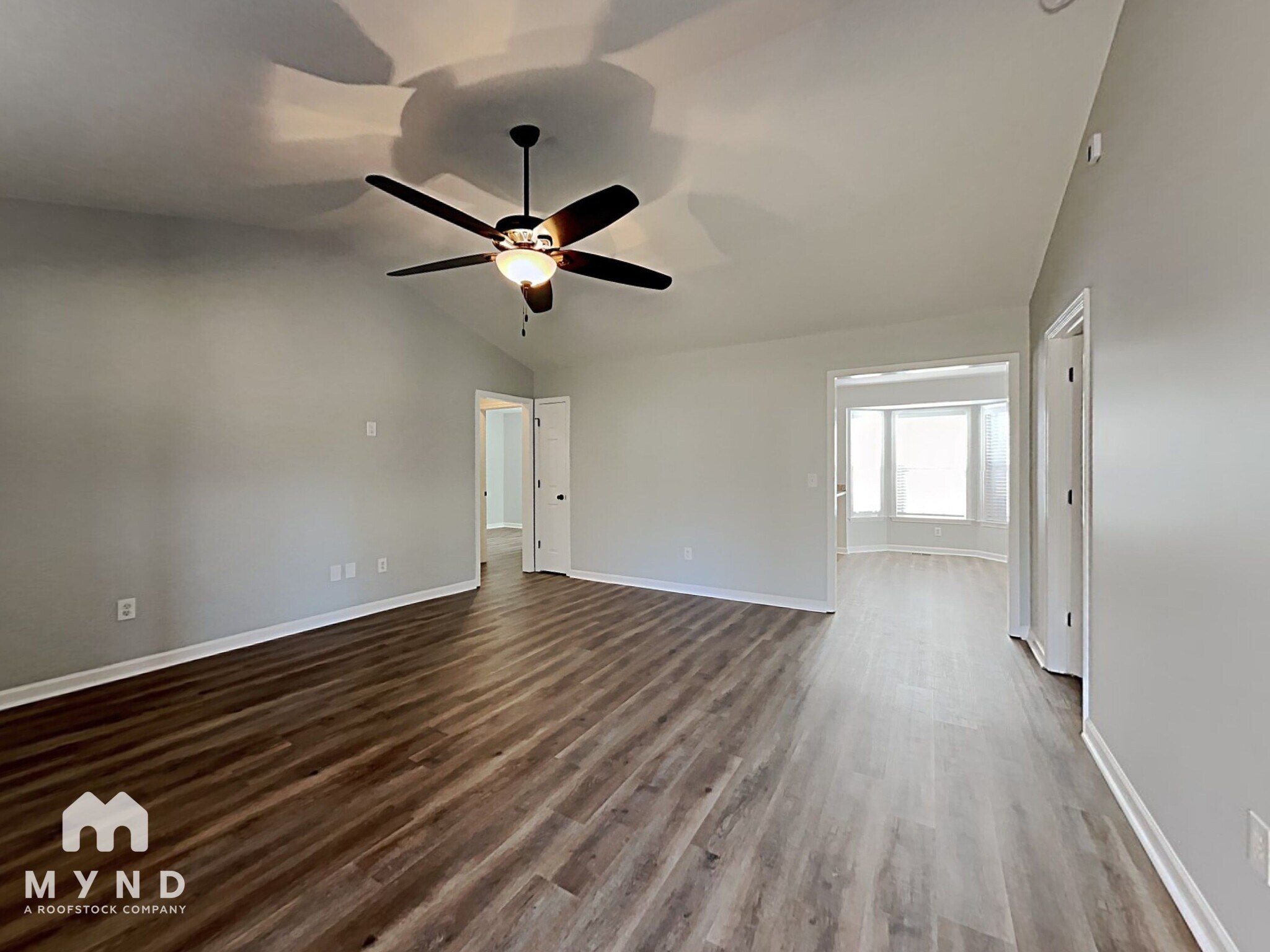 Building Photo - 560 Sunray Dr