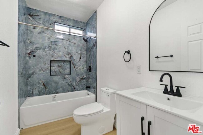 Building Photo - 1125 S Lake St