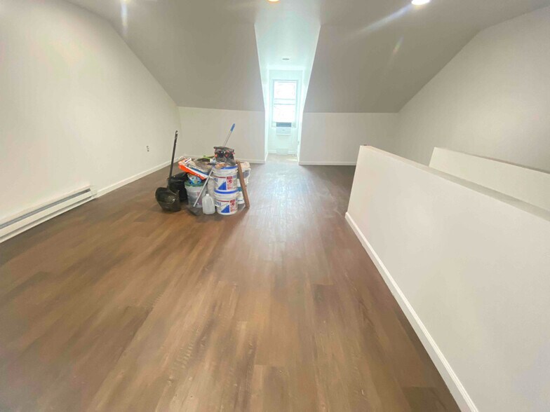 Building Photo - 1407 E Carson St
