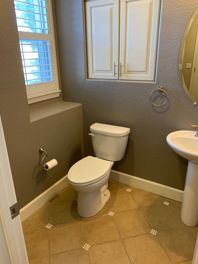 Building Photo - Gorgeous 3BR/3BA Roseville Rental Home