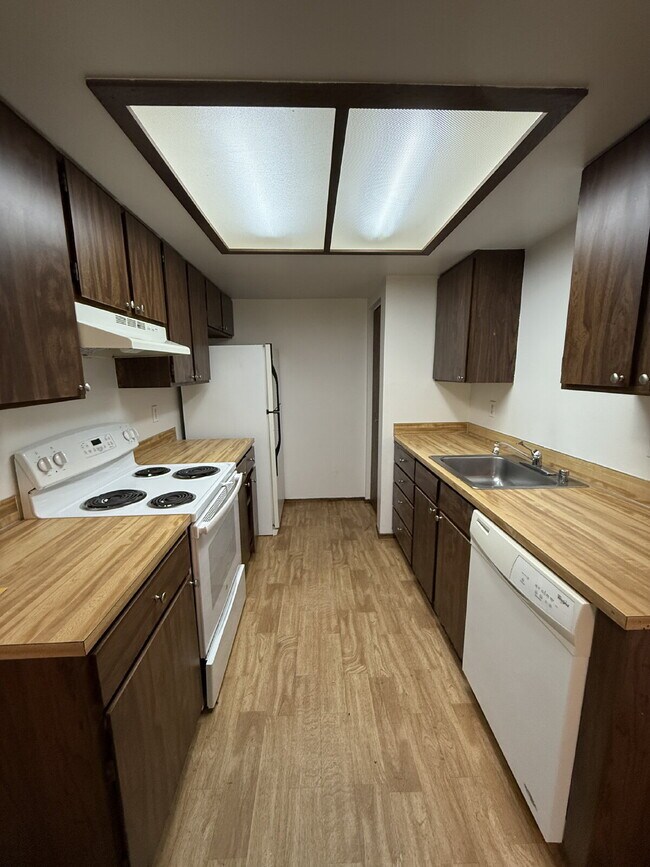 Building Photo - Hidden Gem in Auburn Available Now!