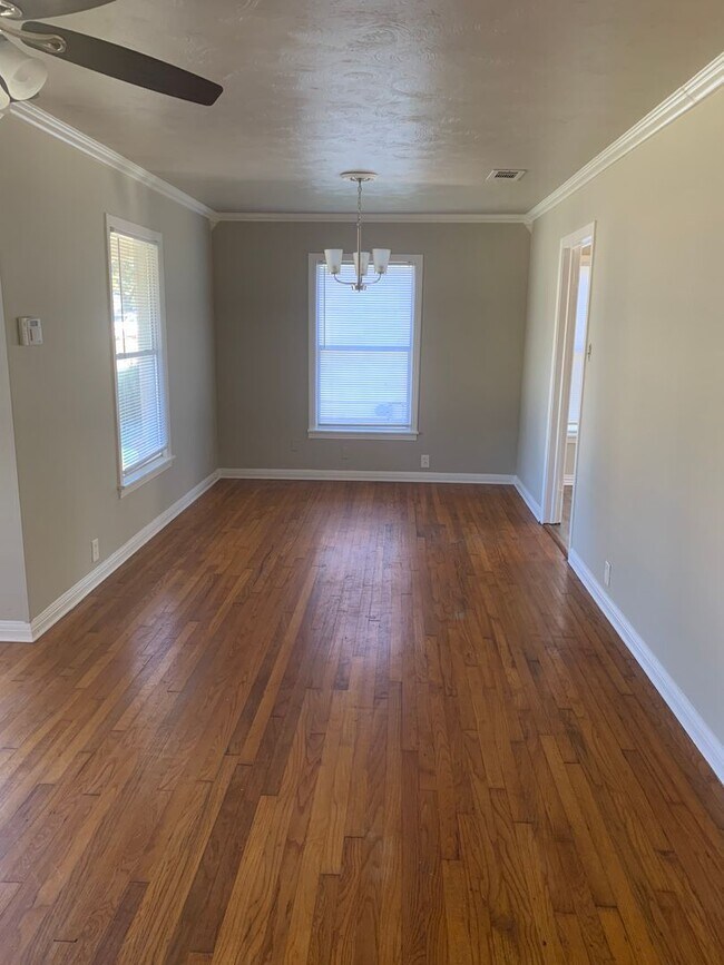 Building Photo - 3 Bedroom 1 Bath Home