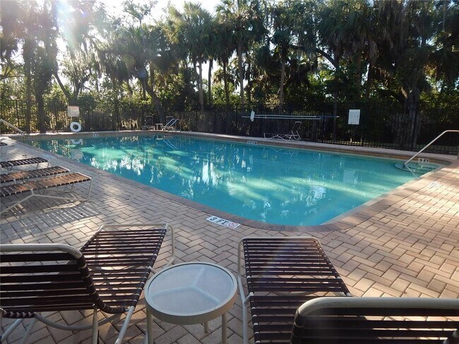 Building Photo - 543 Vincinda Crest Way