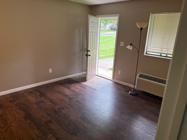 Building Photo - 116 W Zupan St