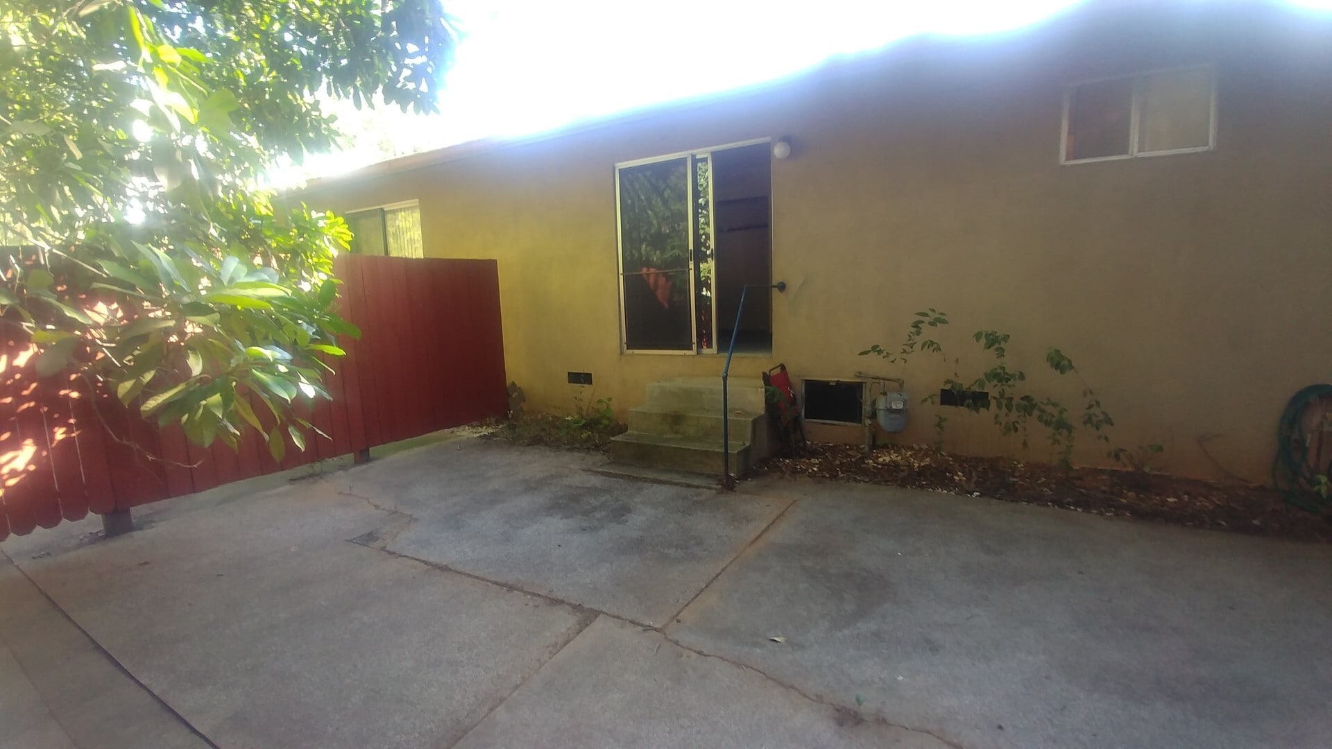 Building Photo - Racetrack 2