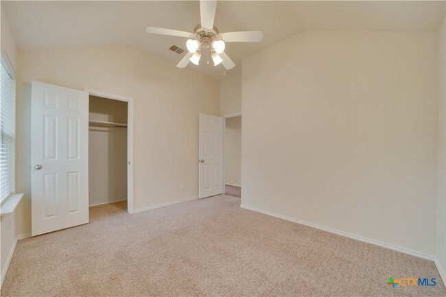 Building Photo - 121 Park Ln