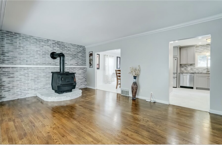 Building Photo - 138 Cherry Rd