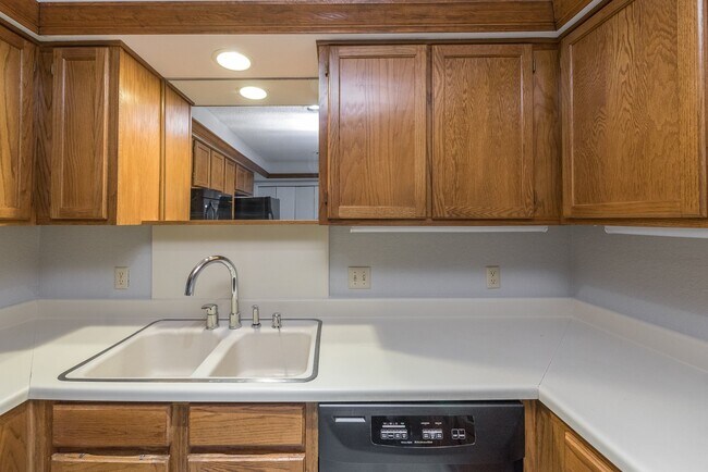 Building Photo - 2 Bedroom, 2 Bath in Overton South