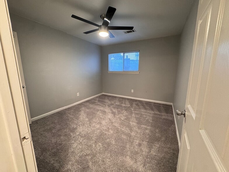 Building Photo - 6427 Waldron Dr