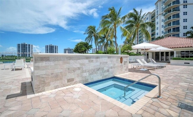 Building Photo - 20000 E Country Club Dr