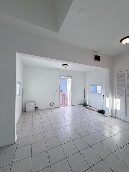 Building Photo - 57 Silver St