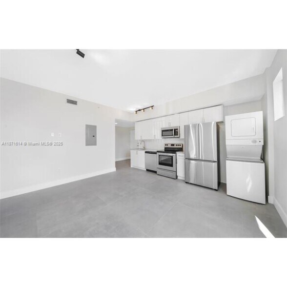 Building Photo - 1536 NW 15th Ave