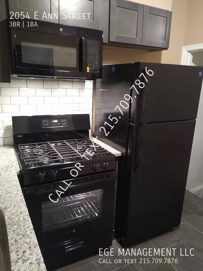 Building Photo - 2054 Ann St