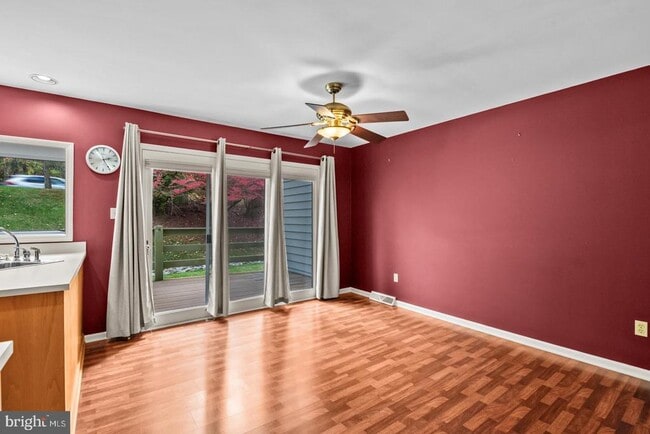 Building Photo - 1913 Meadow Ln