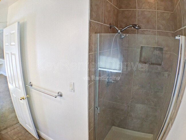 Building Photo - 1032 E 24th Ave