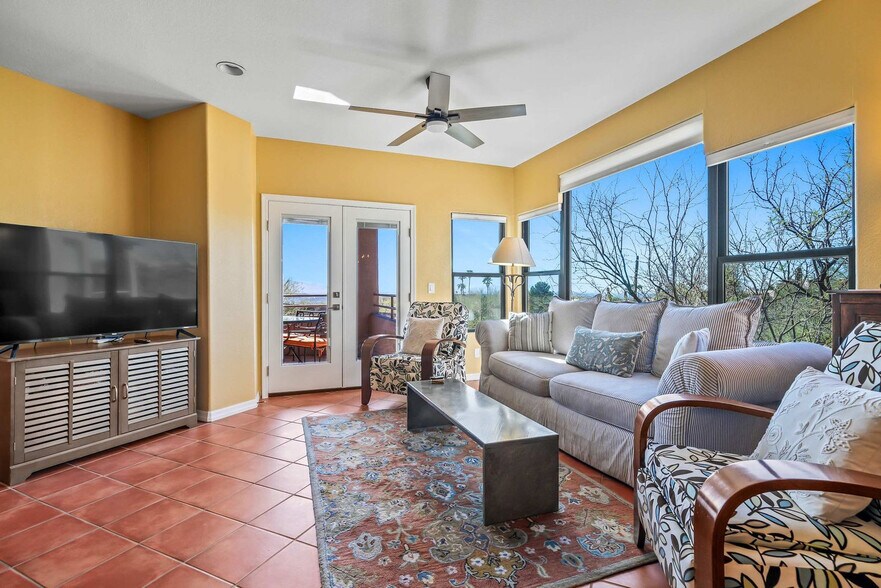Building Photo - 6655 N Canyon Crest Dr