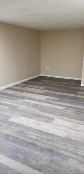 Building Photo - 202 Brookside Dr
