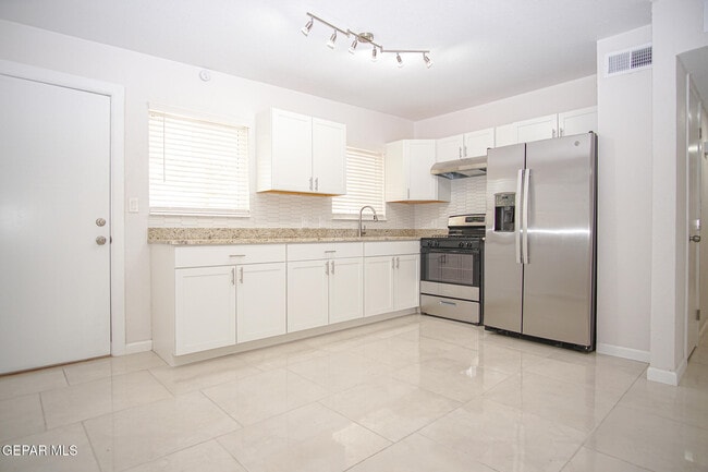 Building Photo - 4920 Alps Dr