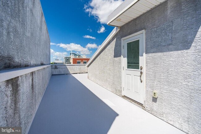 Building Photo - 1441 S Bouvier St