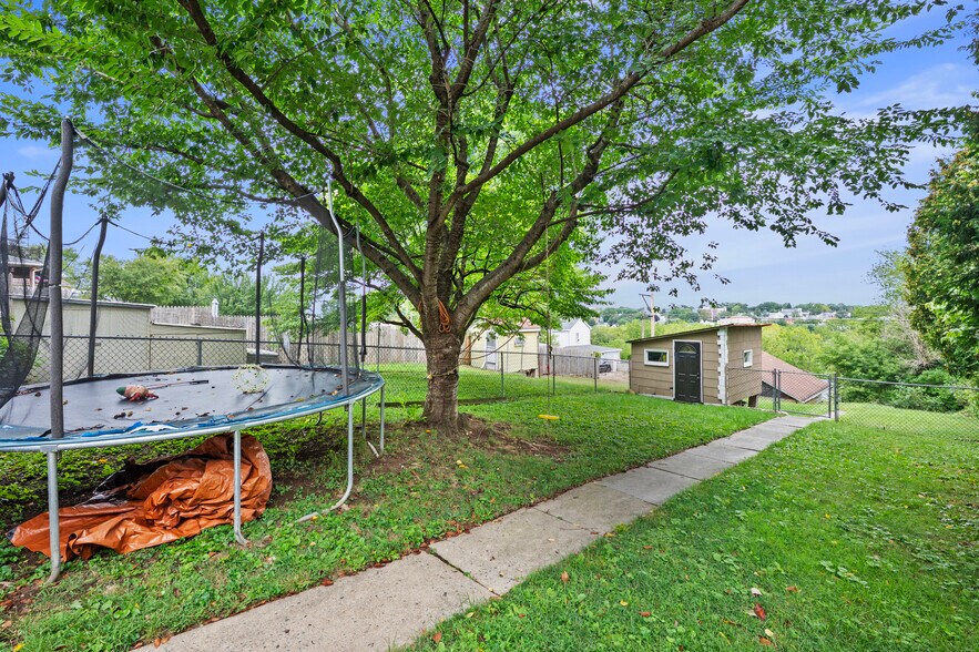 Building Photo - 2221 N 1st Ave