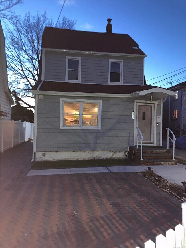 8804 Commonwealth Blvd 8804 Commonwealth Blvd Queens NY 11426