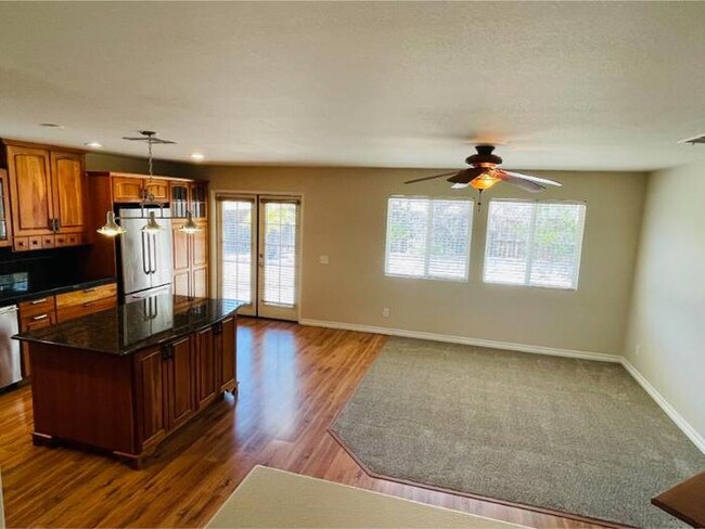 Building Photo - 27970 Sunlight Ct