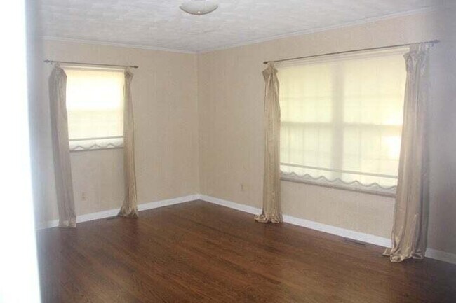 Building Photo - 3009 Oakland Dr NW