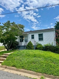 Building Photo - 703 4th St