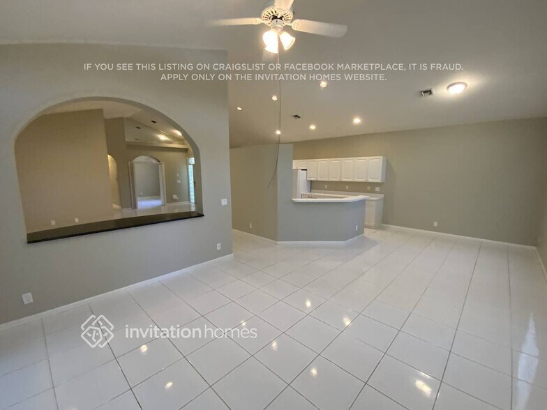 Building Photo - 10213 Lexington Lakes Blvd N