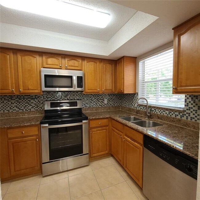 Building Photo - 924 La Costa Cir