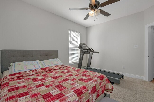 Building Photo - 5718 Oak Hvn Ln