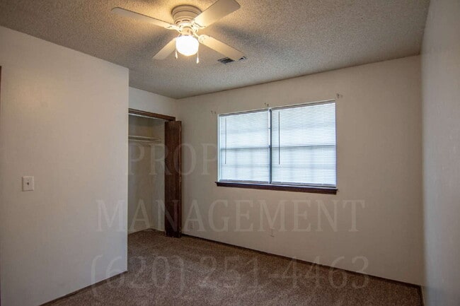 Building Photo - 2 Bedroom 1 Bath
