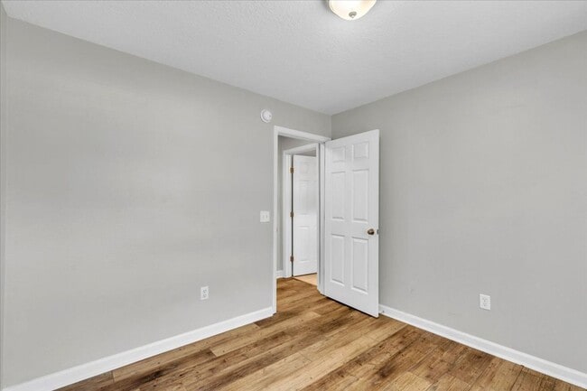 Building Photo - Perfectly Located 3 Bed, 2 Bath Home in Li...