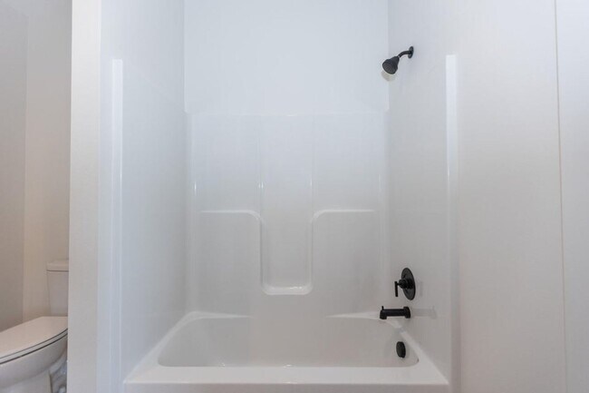 Building Photo - Executive Property located in Republic with a "furnished option" Don't miss this showstopper!!