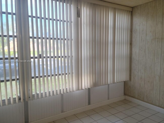Building Photo - 1800 SW 81st Ave