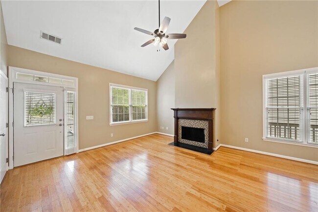 Building Photo - 726 Gardenside Cir SE