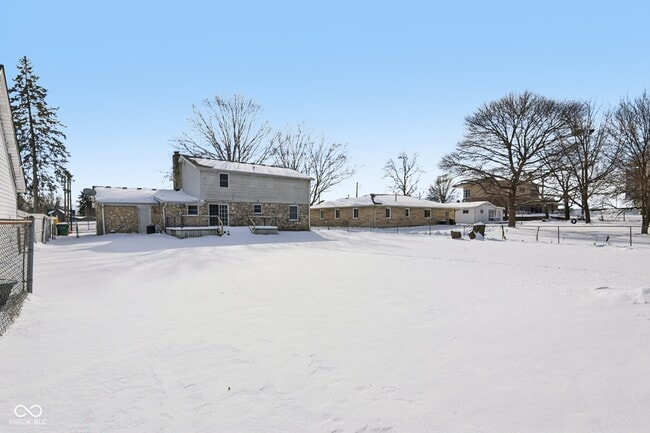 Building Photo - 218 W Main St