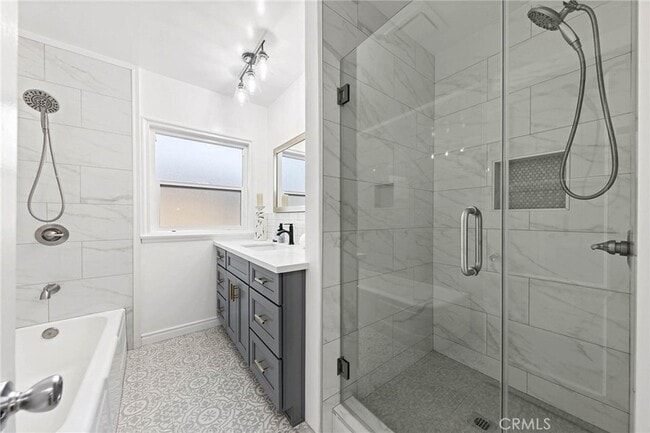 Building Photo - 1505 N Rosewood Ave